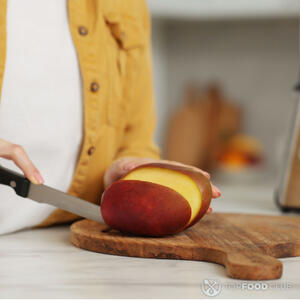 режем манго