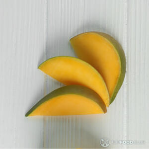 манго ломтиками
