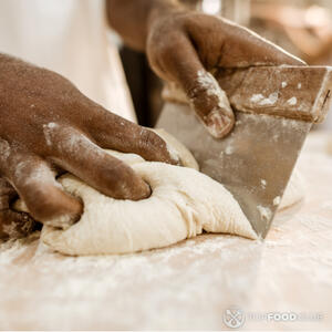 режем тесто