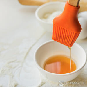 смазываем противень