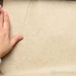 Постелите пергамент