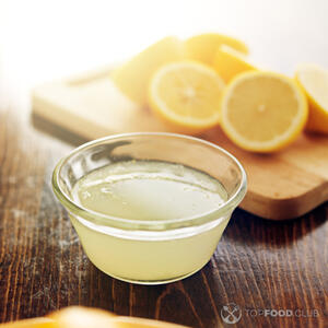 Добавить лимонный сок