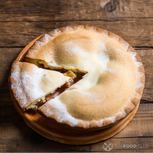 Приготовленное изделие можно подавать со сливочным мороженым или взбитым кремом по желанию