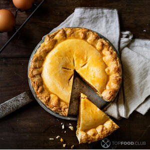 Остудите и нарежьте пирог порционно