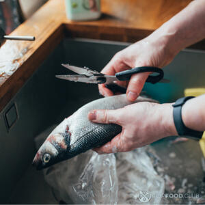 Очистить рыбу