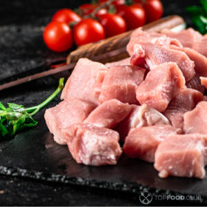 Нарезать свинину