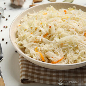 Добавьте квашеную капусту