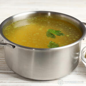 Процедить бульон и оставить остывать