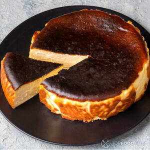 Подавать готовый чизкейк