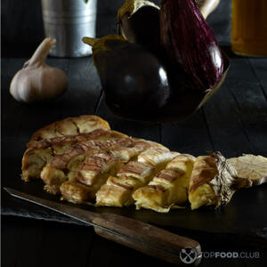 Вынуть мякоть и нарезать