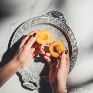 Очистить абрикосы