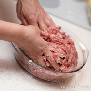 фарш в миску