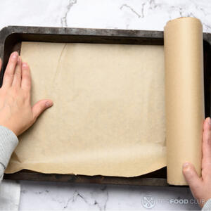 Застелить противень