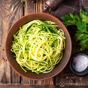 Лапша на тарелке