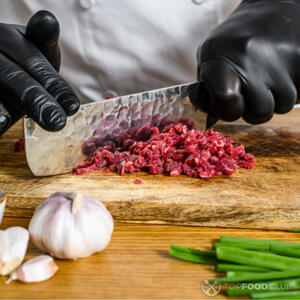 Нарезать говядину