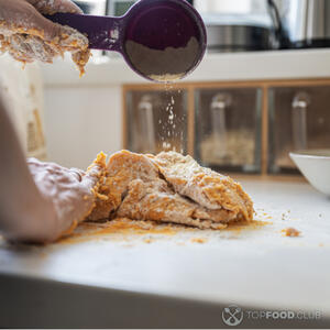 Месить тесто