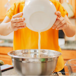 влить сливочное масло 