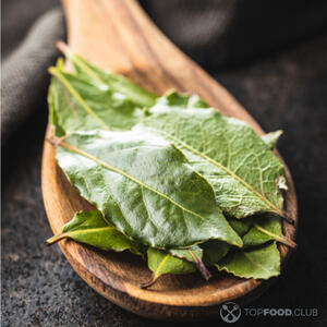 добавить лавровый лист