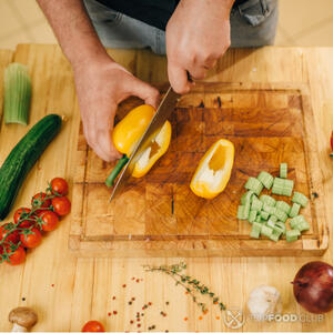 Режем перец.