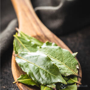 добавить лавровый лист