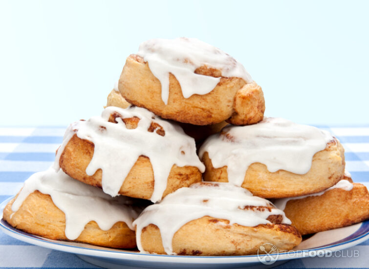 2025-01-10-z08gyt-cinnamon-rolls-2024-10-18-04-36-38-utc