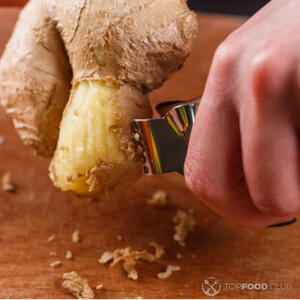 Чистить имбирь