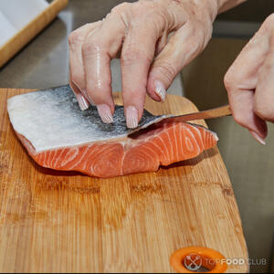 Очищаем рыбу