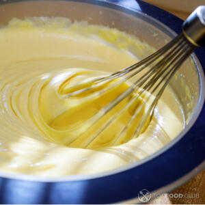 перемешать тесто