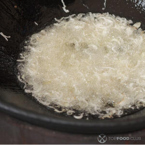 обжаривать лук