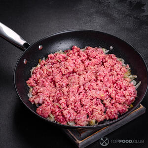 Добавить свиной фарш