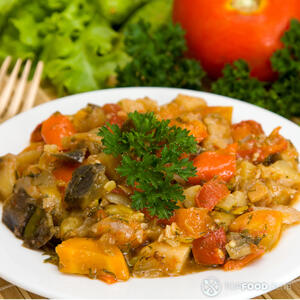 Тушеное овощное рагу с баклажанами и кабачками