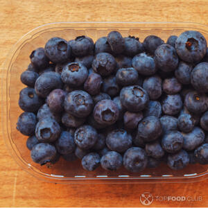 Черника в контейнере