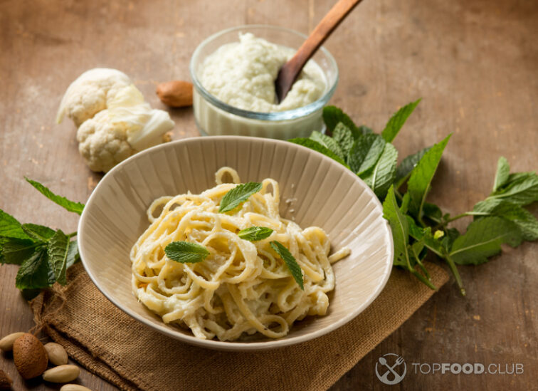 2025-02-12-bycq2m-spaghetti-with-cauliflower-pesto-with-almond-and-m-2023-11-27-05-00-38-utc