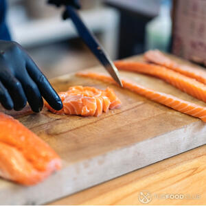 нарезать рыбу