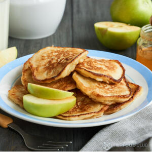 яблочные оладьи