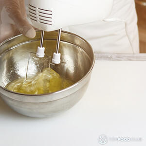 Взбить яйца