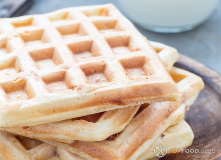 2025-03-03-zu2k57-homemade-savory-belgian-waffles-with-bacon-and-shr-2023-11-27-05-21-20-utc