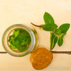 Промойте мяту