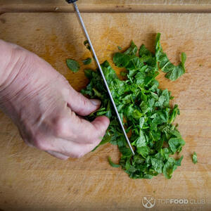 Мяту нарезать