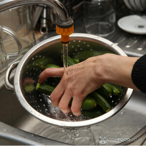 Кабачки и баклажаны моем.