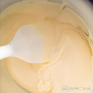 растопленный белый шоколад