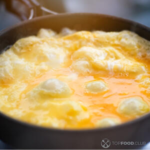 жарить яичную массу