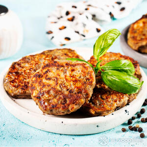 Котлеты на сковороде.