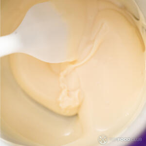 растопленный шоколад белый