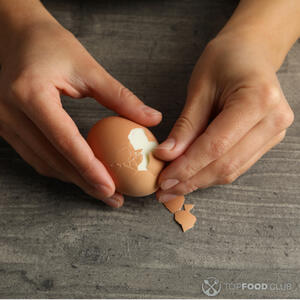 очистить яйца