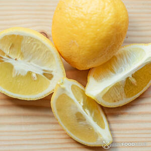 Дольки лимона