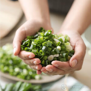 Зеленый лук добавить