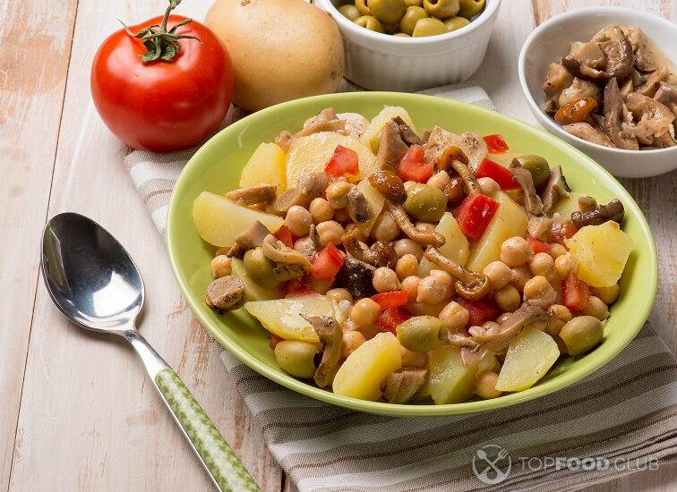 2025-05-12-y0bevq-salat-s-kartofelem-i-gribami