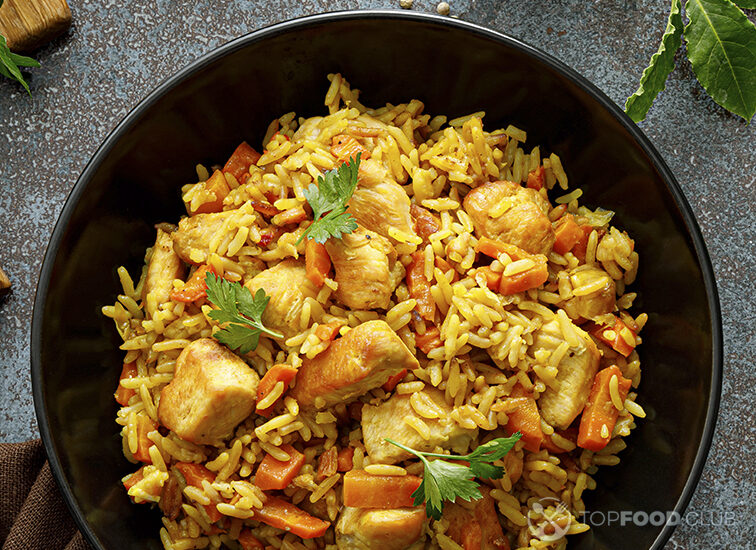 2025-05-15-7cbftz-plov-s-kuriczej