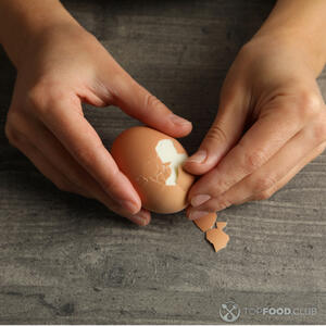 Яйца очистить